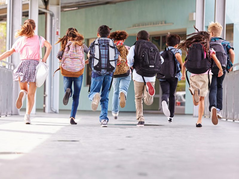 UAE face mask rules: kids with backpacks running to class