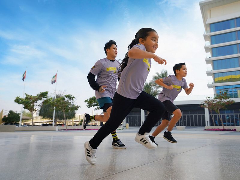 Batman Run: family running outside in Batman tops